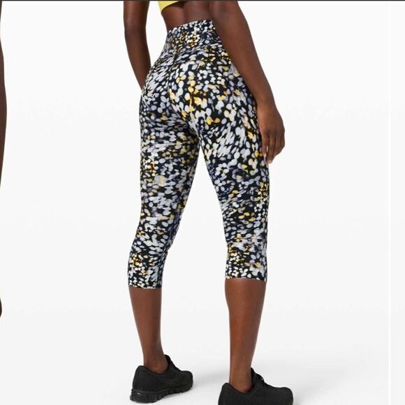 Lululemon Fast and Free Crop II 19" *Non-Reflective
Metropolis Glow Multi - Picture 1 of 10